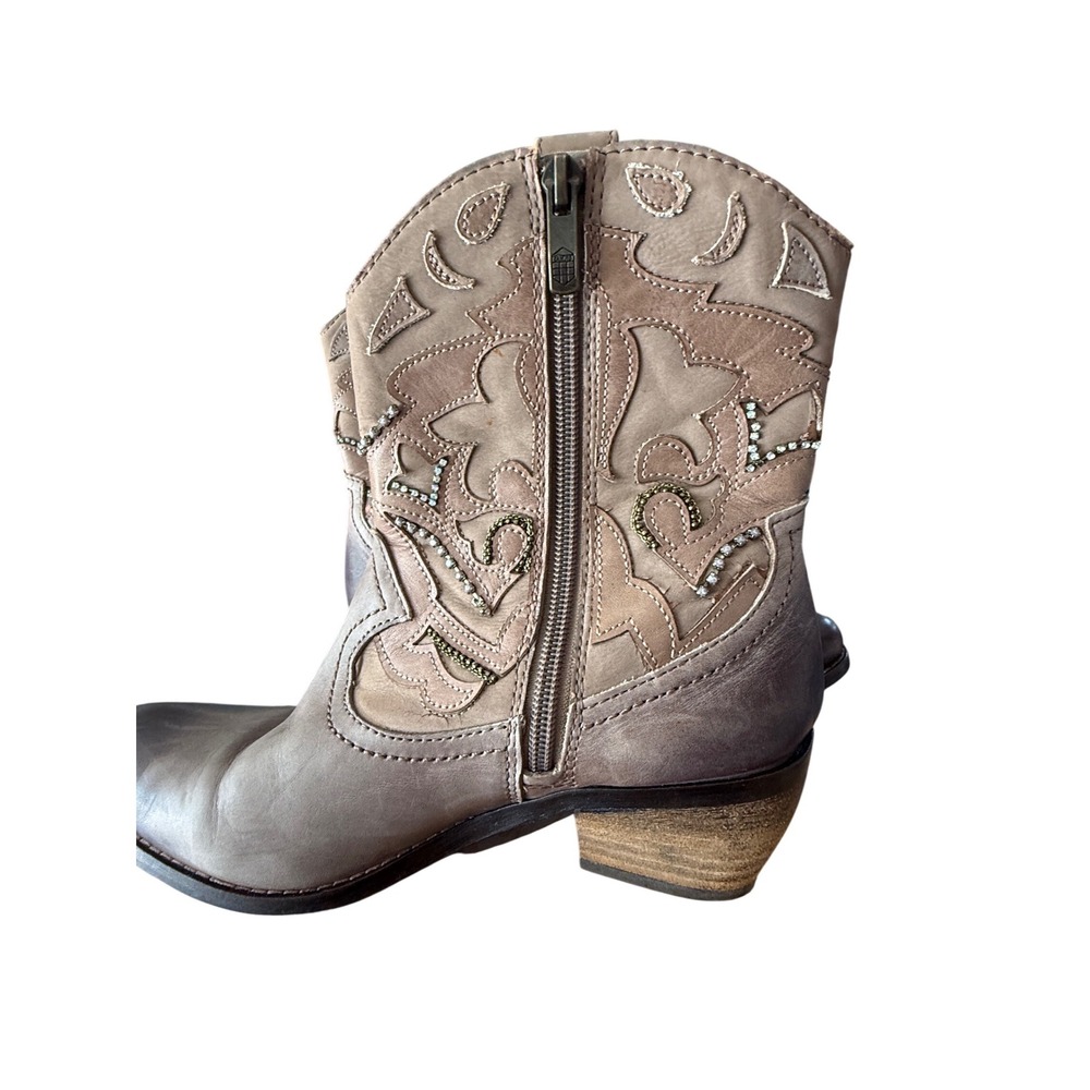 Vince Camuto Women Taupe Leather Rhinestone Western Cowboy Ankle Boots Size 7 - Picture 6 of 8